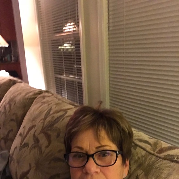 Profile Picture of Beverly Kuzak (@mogwart) on Poshmark