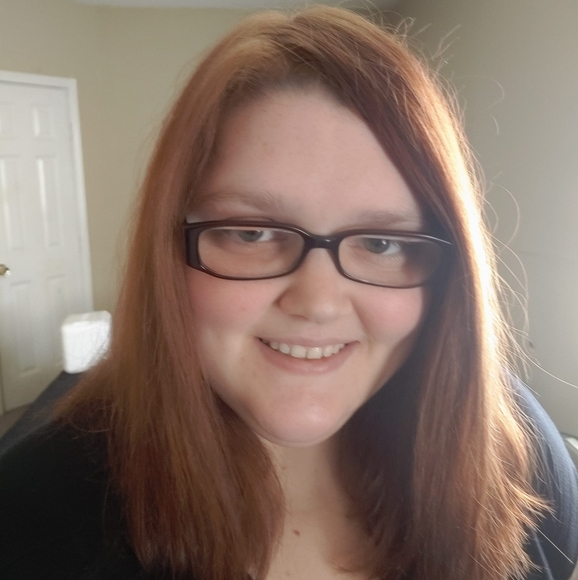 Profile Picture of Kaylee Labrot (@kayleel92) on Poshmark