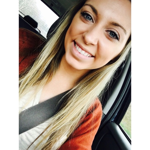 Profile Picture of Baylee Backstrom (@bayleemargaret) on Poshmark