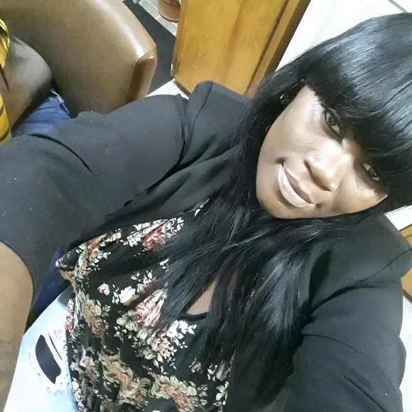 Profile Picture of Stacie Loyd (@stacie585) on Poshmark