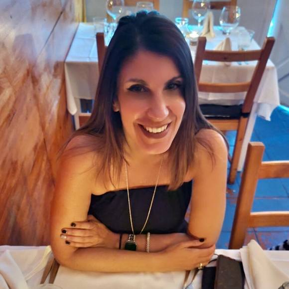 Profile Picture of Nicole Shechtman (@nicolnbert) on Poshmark