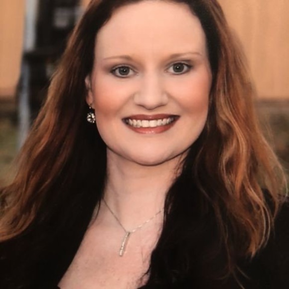 Profile Picture of Deanne Aholt (@deanneaholt) on Poshmark