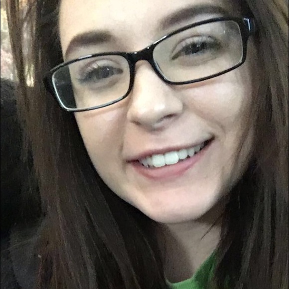 Profile Picture of Amber Schmidt (@amber_lee_15) on Poshmark