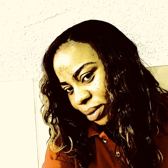 Profile Picture of Olivia Okafor (@olix) on Poshmark