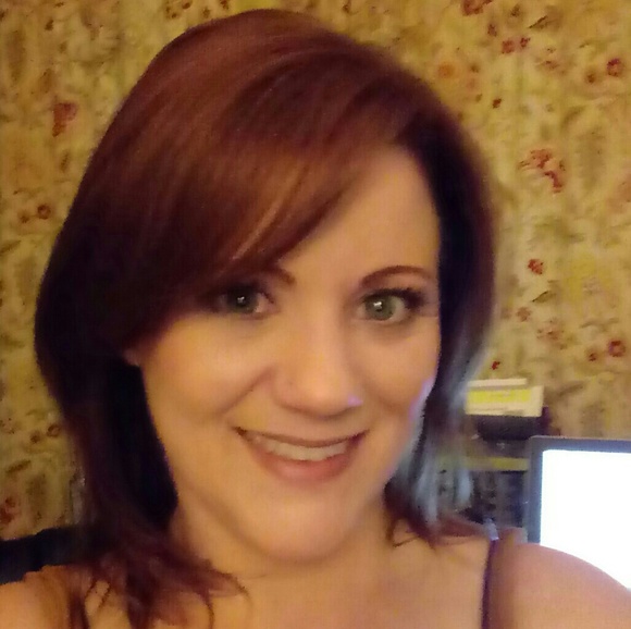 Profile Picture of Suzanne Boyd (@irishgal32) on Poshmark