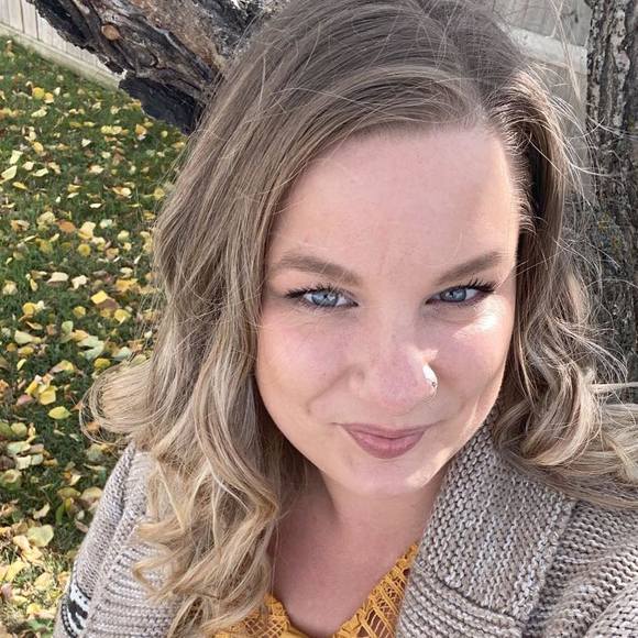 Profile Picture of Shawna Snow (@clares_auntie) on Poshmark