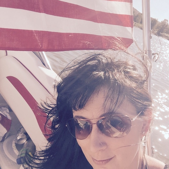 Profile Picture of Melanie Mead (@melmead13) on Poshmark