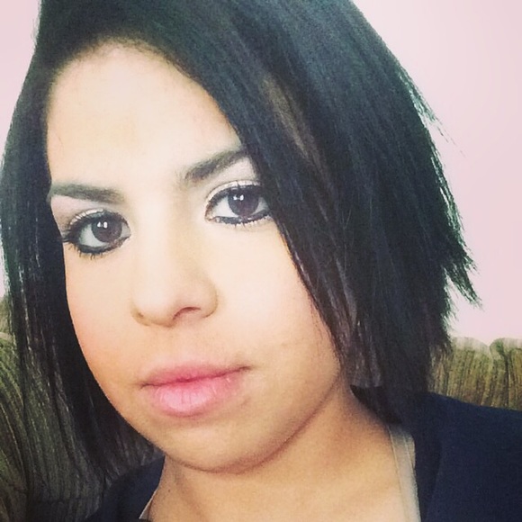 Amanda Borges - Poshmark Profile Picture of Amanda Borges (@fannieb03) on Poshmark