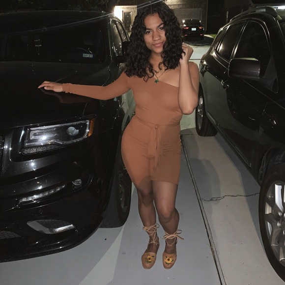 Profile Picture of Kathy Diaz tapia (@katdi4z) on Poshmark