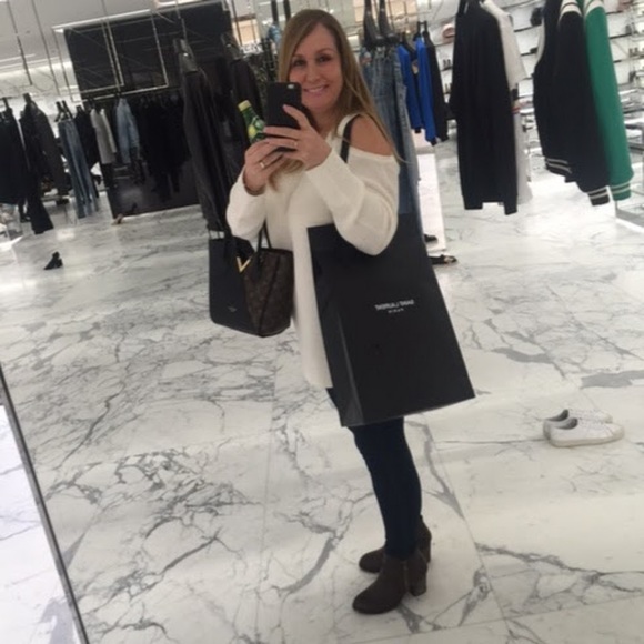 Mary Poncedeleon - Poshmark Profile Picture of Mary Poncedeleon (@chanellvr18) on Poshmark