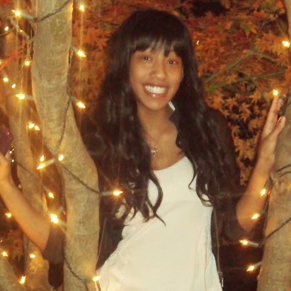 Profile Picture of Anansi Day (@anansiday) on Poshmark