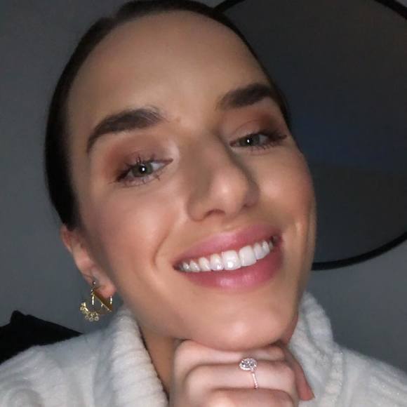 Profile Picture of Dana Clausen (@dclausen103) on Poshmark