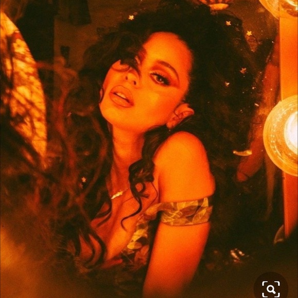 Profile Picture of Jasmine Price (@honeyfrmdablocc) on Poshmark