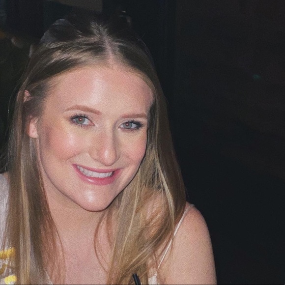 Profile Picture of Abbie Wingerd (@abbiewingerd) on Poshmark