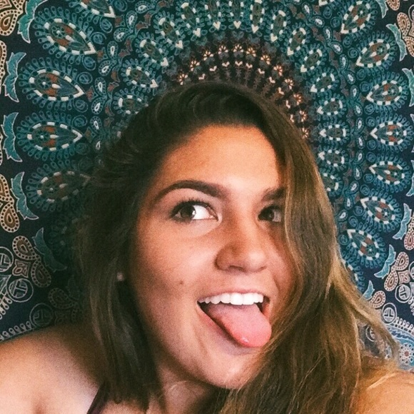 Profile Picture of Sara Bertino (@sarabertino) on Poshmark