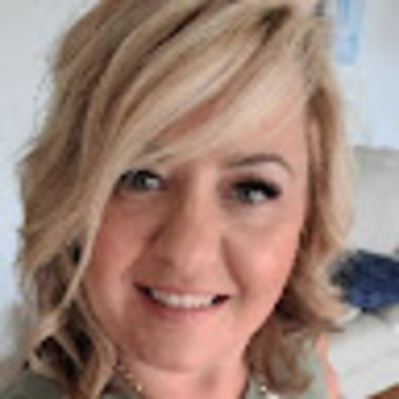 Vana Vanian - Poshmark Profile Picture of Vana Vanian (@vanavanian) on Poshmark