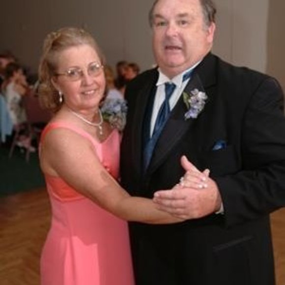 Profile Picture of Kathy Tarmey (@ktarmey) on Poshmark