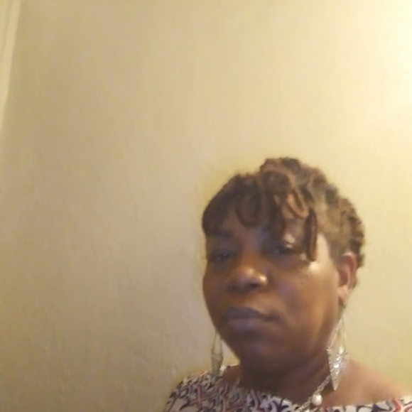 Profile Picture of Sharon Daniel (@sharondaniel706) on Poshmark