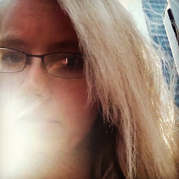 Profile Picture of Meghann Kragness (@meghannne) on Poshmark