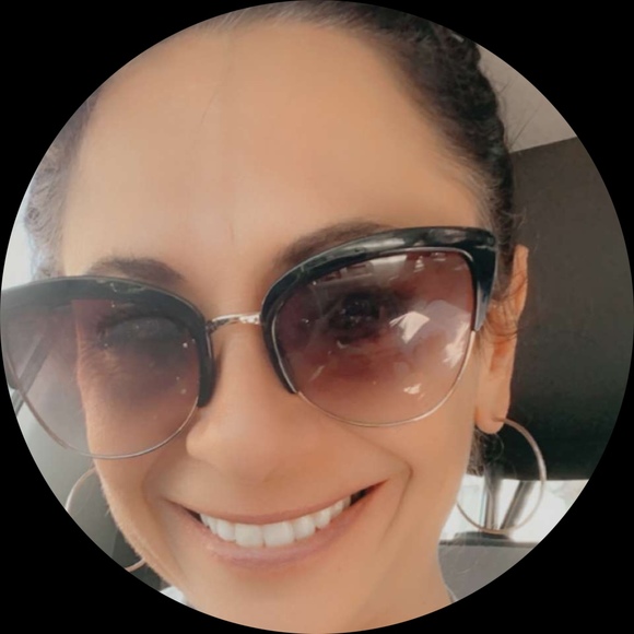 Profile Picture of Joni Thatcher (@jonithatch) on Poshmark