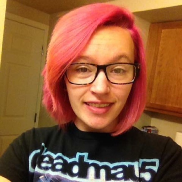 Profile Picture of Katie Dolecki (@katiedolecki) on Poshmark