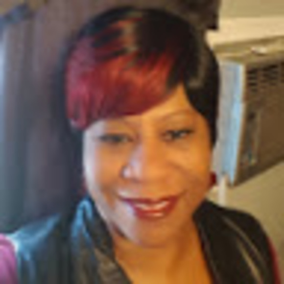 Profile Picture of Leona Days (@leona53days) on Poshmark