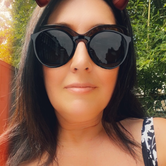 Profile Picture of Donna Mazzone (@donnamazzone) on Poshmark