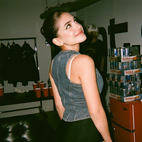 Profile Picture of Kimya Ebrahimi (@kimyaebrahimi) on Poshmark