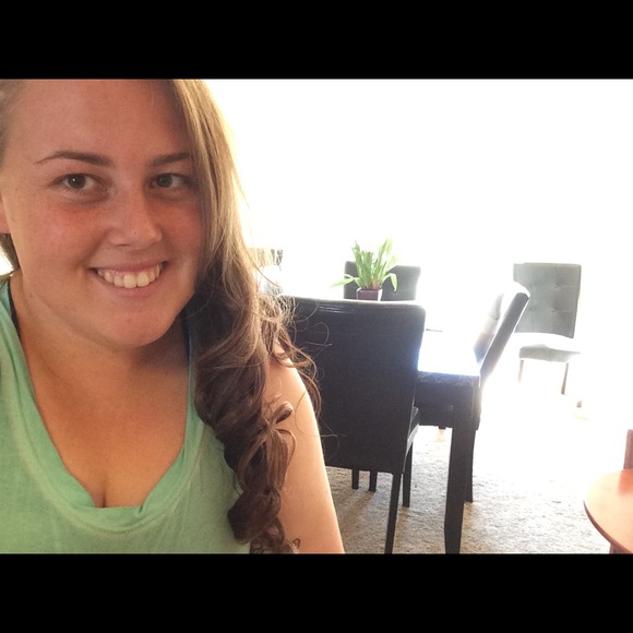Profile Picture of Kim Mitchell (@kim_mitch22) on Poshmark