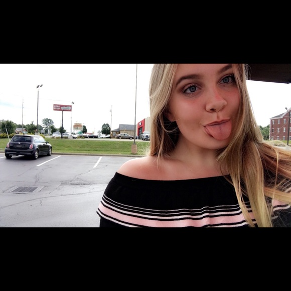 Profile Picture of Anna Dudash (@annadu13) on Poshmark