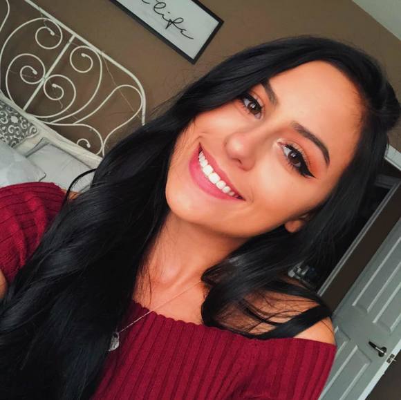 Profile Picture of Alexandra Boeriu (@alexandraboeriu) on Poshmark