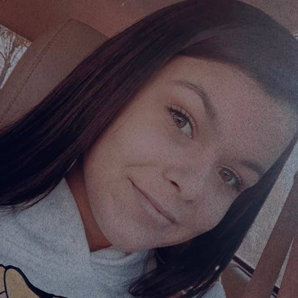 Profile Picture of Linley Johnson (@linleyjohnson) on Poshmark