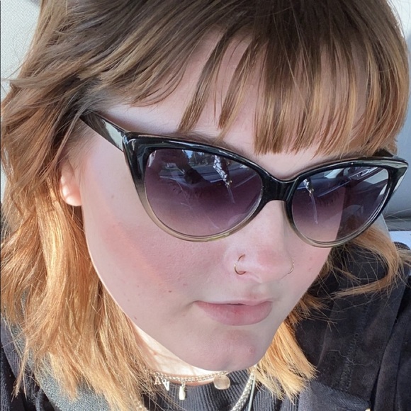 Profile Picture of Valerie Fulwiler (@valeriefulwiler) on Poshmark