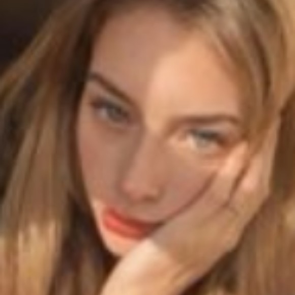 Profile Picture of Rochell Robert (@rochelev877) on Poshmark