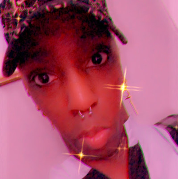 Profile Picture of Star Starlove (@handcappman87) on Poshmark