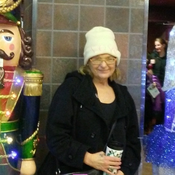 Profile Picture of Debra Willis (@debracmaynard) on Poshmark