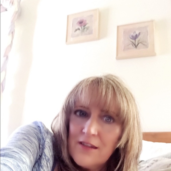 Profile Picture of Amy Skalski (@amyattheshore) on Poshmark