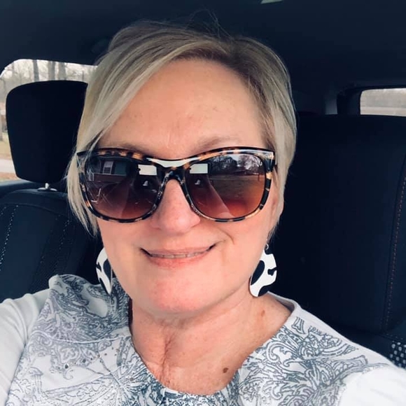 Jan Humphries - Poshmark Profile Picture of Jan Humphries (@mizgritssc) on Poshmark
