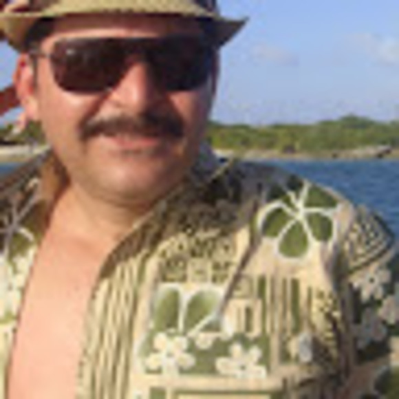 Profile Picture of Maximo Hernandez (@maximohdez58) on Poshmark