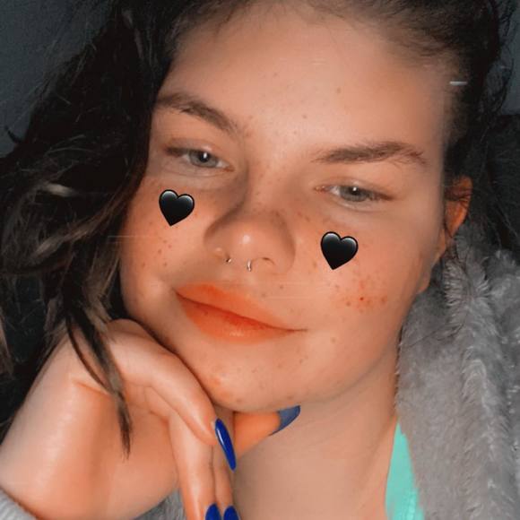 Profile Picture of Carissa Mcquarrie (@c_mcquarrie) on Poshmark