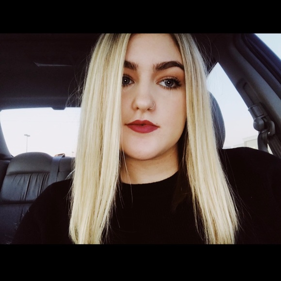Profile Picture of Emily Modliszewski (@emodliszewski) on Poshmark