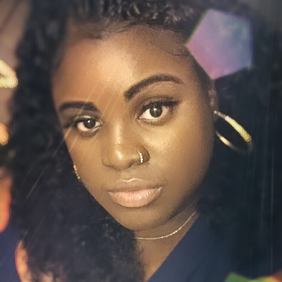 Profile Picture of Shequerra Hobby (@querra13) on Poshmark