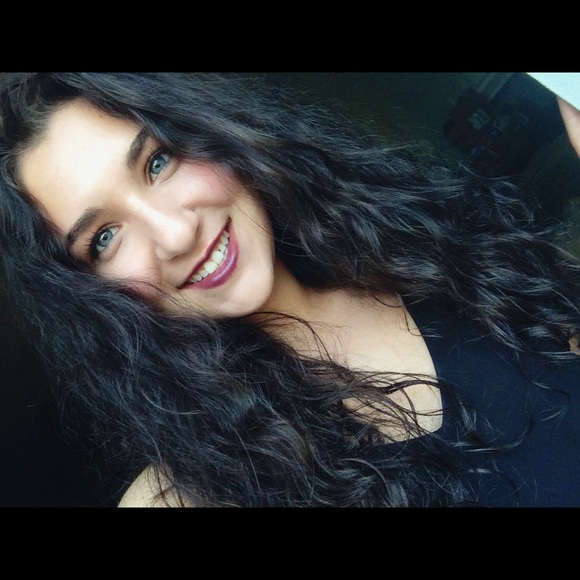 Profile Picture of Ariel temra Oliverio-goldstein (@arieltemraog) on Poshmark