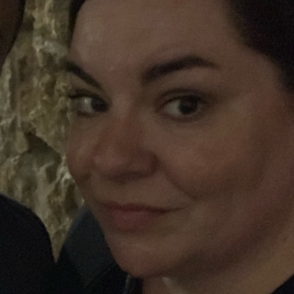 Profile Picture of Samantha Smeaton (@ornch) on Poshmark