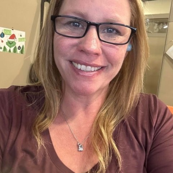 Profile Picture of Carrie Strawser (@carriestrawser) on Poshmark