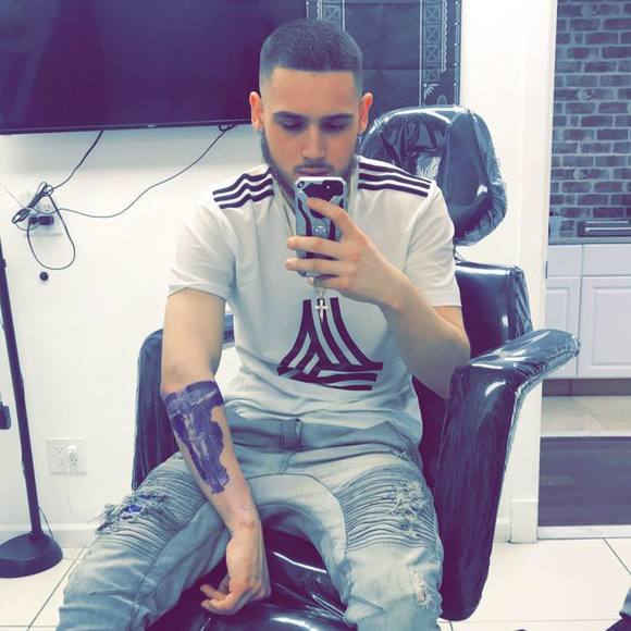 Profile Picture of Emanuele Napoleone (@emanuele__10) on Poshmark