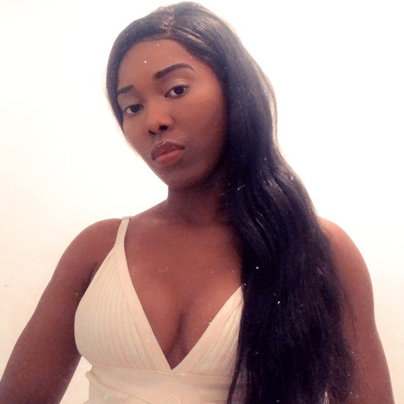 Profile Picture of Taïssa Olius (@louisfarah53) on Poshmark