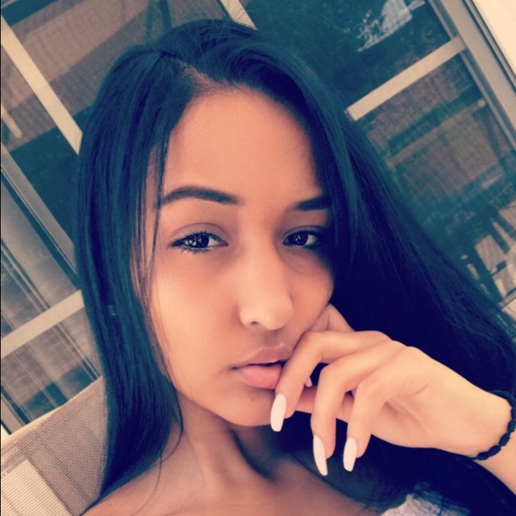 Profile Picture of Jania Berdugo (@jania_17) on Poshmark