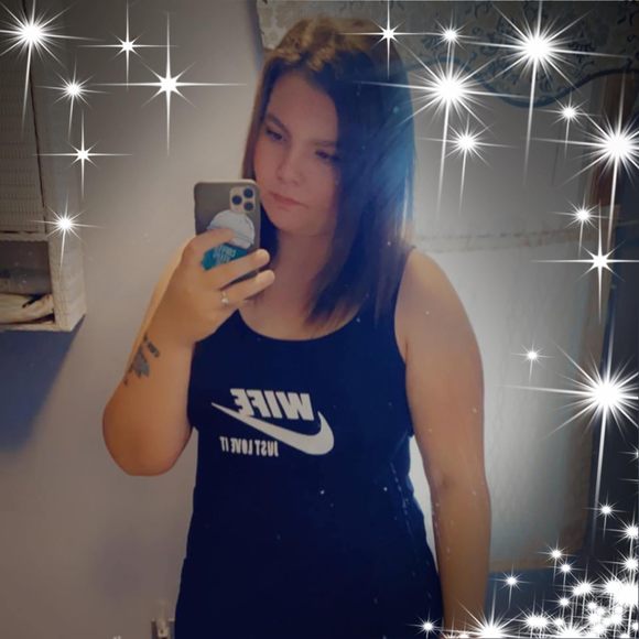 Profile Picture of Adrianna Trombley (@adriannat72611) on Poshmark