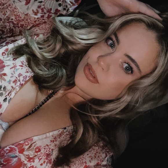 Profile Picture of Erin Griffith (@eringriff) on Poshmark